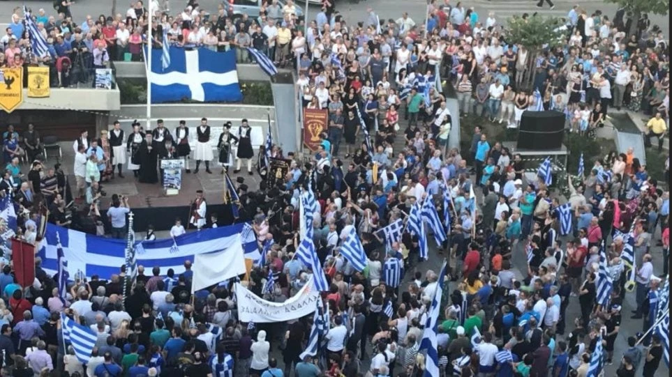 «Βούλιαξε» η Κοζάνη – Λαός και κλήρος στους δρόμους ενάντια στην κατάπτυστη συμφωνία των Πρεσπών (εικόνες, βίντεο)